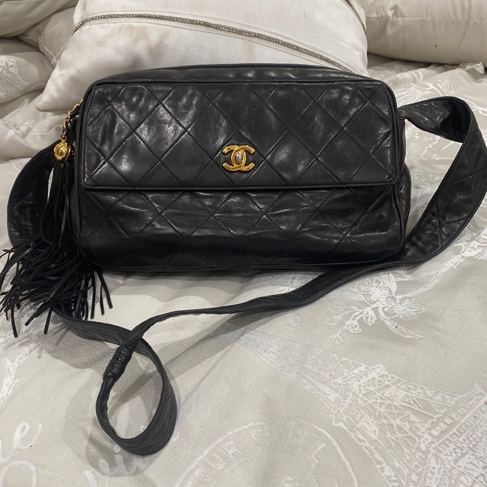 Vintage Chanel bag with gold hardware  💯 authentic